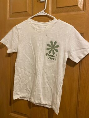 Denim & Flower White Short Sleeve Tee with Green Stone Art Graphic